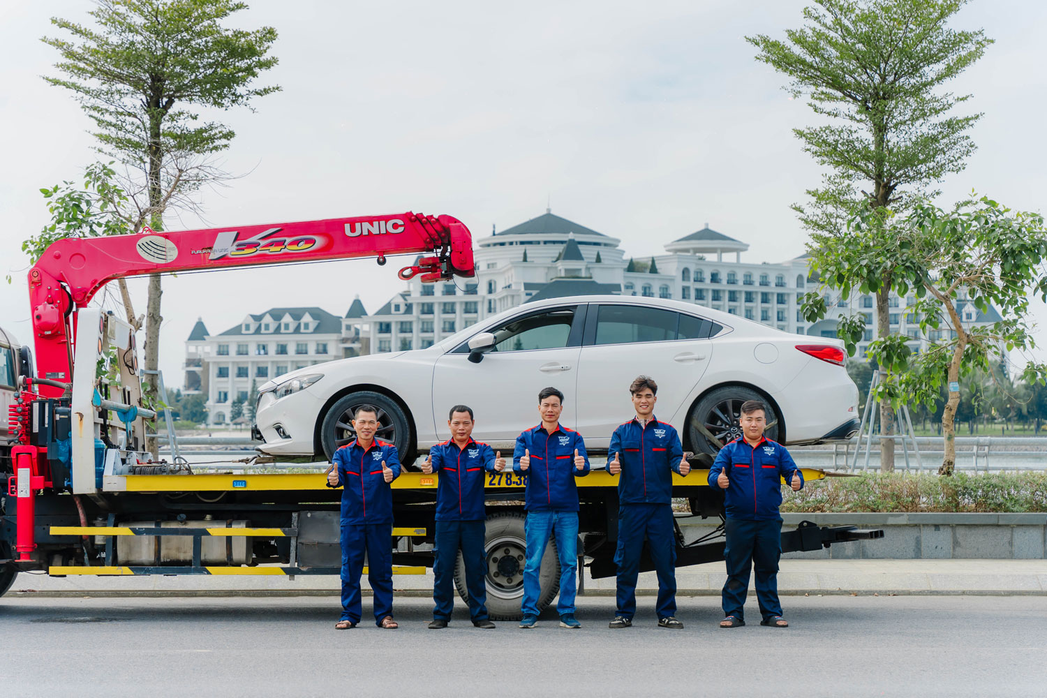 doi-ngu-nhan vien-cua-dich-vu-cuu-ho-Dang-Tuan